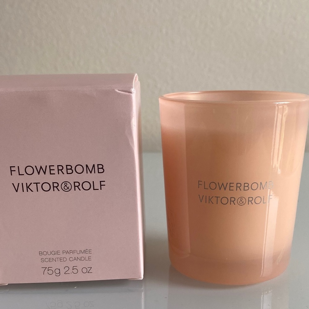 Viktor & Rolf Flowerbomb Scented Candle - Picture 5 of 5